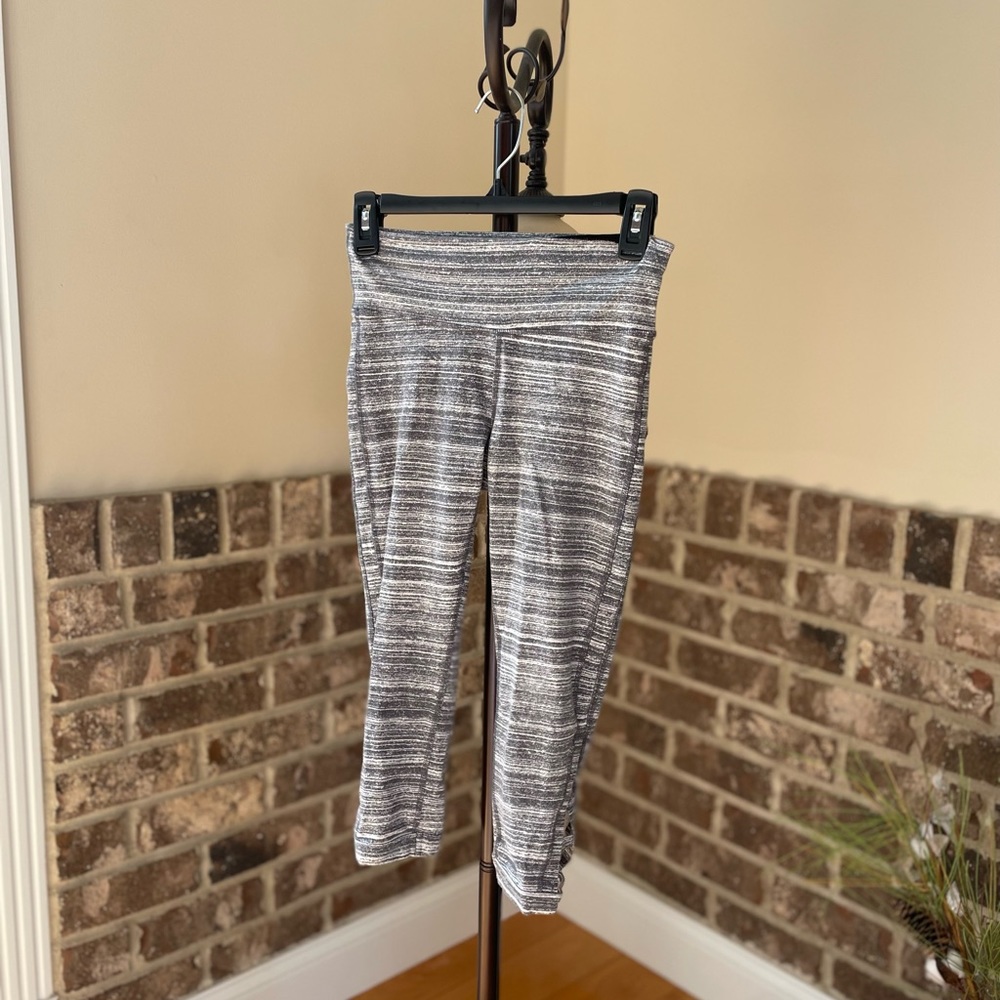 xersion capri athletic leggings